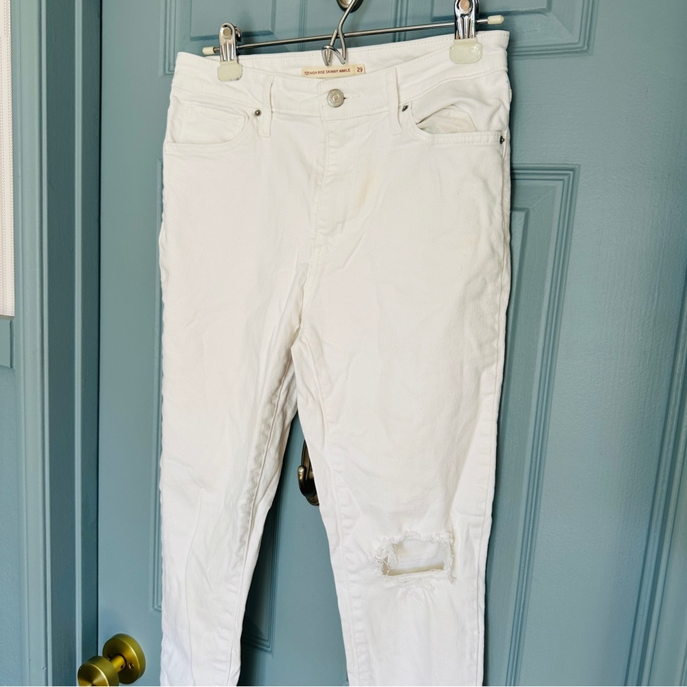 Levi's Women's White Crop Leg Distressed Skinny Straight Leg Jean - Picture 2 of 8